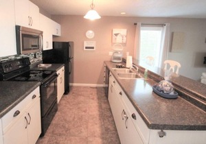 Hawks Nest Condo - Beutiful Lake View! Walk in - no steps! - 2 Full Beds - Best Price & Location!