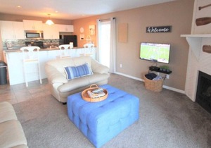 Hawks Nest Condo - Beutiful Lake View! Walk in - no steps! - 2 Full Beds - Best Price & Location!