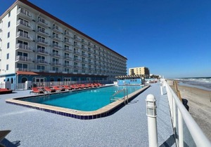 Hear the Atlantic waves in this Studio resort apt in Ormond Beach with vacation amenities