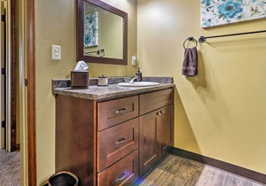 Helena Home w/ Covered Patio & Views!