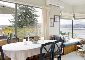 Hello House - Acacia Bay Holiday Home