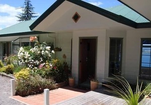 Hello House - Acacia Bay Holiday Home