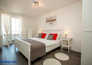 Hendrix Bridge Apartment