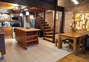 Heritage Gastown Loft w/Hot Tub & Steam Room