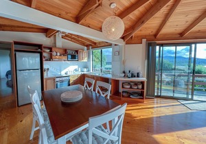 HEXAGON BEACH HOUSE - Great views of the Bay of Fires
