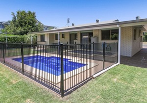 "HIBISCUS HOLIDAY HOME" in Urangan