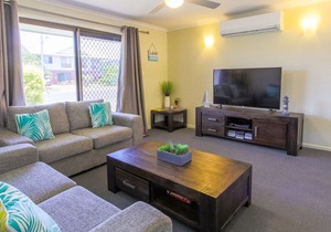 "HIBISCUS HOLIDAY HOME" in Urangan