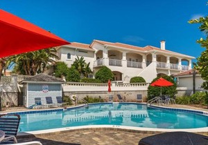 Hibiscus Oceanfront Living