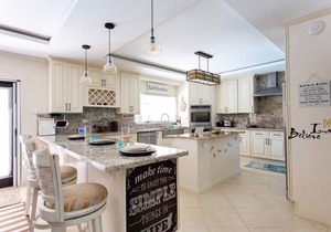 Hidden Gem - One of a Kind Villa with Ocean Views - close to Airport!