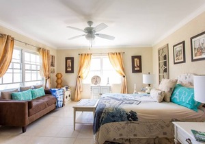 Hidden Gem - One of a Kind Villa with Ocean Views - close to Airport!