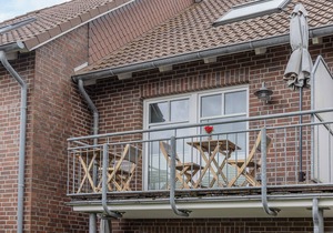 High-quality and bright: The upstairs apartment offers the fine and sat