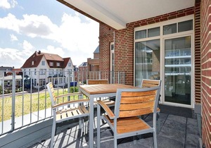 High-quality apartment on the North Sea with sunny, large loggia facing south -