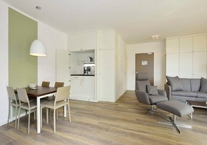 High-quality apartment on the North Sea beach with sunny south-facing balconies and beach chair