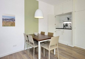 High-quality apartment on the North Sea beach with sunny south-facing balconies and beach chair