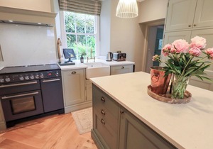 HIGH TORVER HOUSE, pet friendly, luxury holiday cottage in Torver