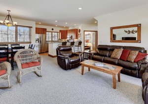 Highland Greens 66: Townhome in Breckenridge, Private Hot Tub, 2 Car Garage.