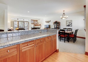 Highland Greens 66: Townhome in Breckenridge, Private Hot Tub, 2 Car Garage.