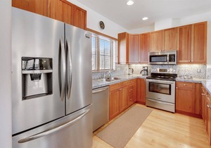 Highland Greens 66: Townhome in Breckenridge, Private Hot Tub, 2 Car Garage.