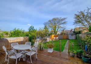 Hill Crest - Three Bedroom House, Sleeps 4