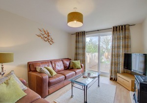Hill Crest - Three Bedroom House, Sleeps 4