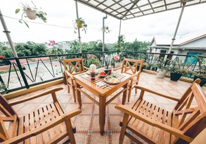 Hillside Homestay Hue - Top Apartment