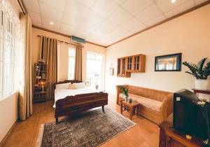Hillside Homestay Hue - Em Room (top Apartment)