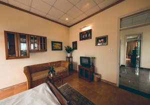 Hillside Homestay Hue - Em Room (top Apartment)