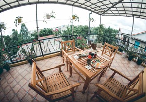 Hillside Homestay Hue - Em Room (top Apartment)