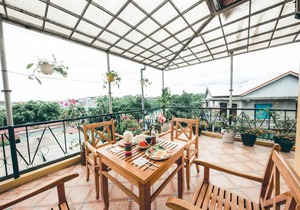 Hillside Homestay Hue - Triple Room (top Apartment)