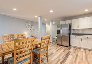 Hillside Tucked-Away Apartment | 5 min to Downtown