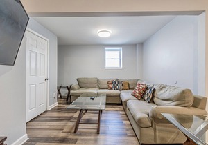Hillside Tucked-Away Apartment | 5 min to Downtown