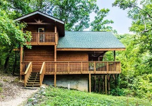 Hilltop Hideaway-- Luxury Cabin with Stunning Views and Jacuzzi for Two