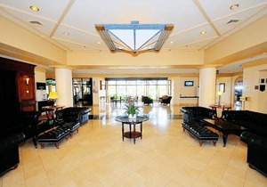 Hilton Palm Beach Airport