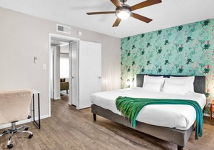 Hip Retreat on Riverside | Pool, Gym & Fast WiFi