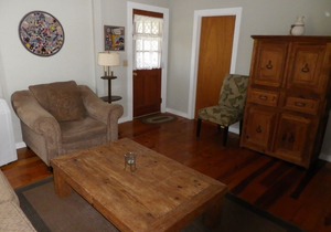Historic 2 Bedroom (Sleeps 6) Tastefully Decorated, ~AC~apartment