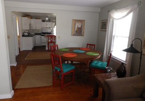Historic 2 Bedroom (Sleeps 6) Tastefully Decorated, ~AC~apartment
