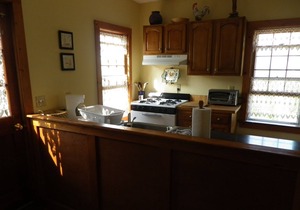 Historic 2 Bedroom (sleeps 6) Tastefully Decorated, ~AC~Apartment