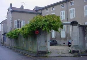 Historic 3BR Apt Near Toul's Cathedral – Central Location, Parking, WiFi Included