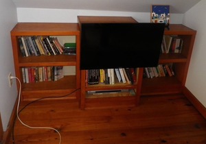 Historic 3rd floor 1 Bedroom (Sleeps 4) Tastefully Decorated, ~AC~apartment