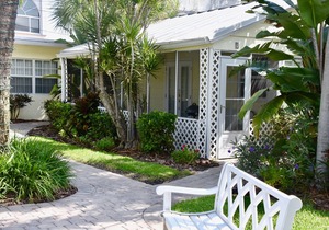 Historic Cottage 2 Blks to Beach, Wi-Fi, Great Location!