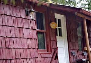 Historic Family Cabin just 0.4 miles from Mt. Rainier entrance