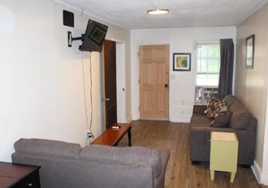 HISTORIC HILL APT2 (Downstairs)