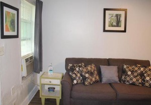 HISTORIC HILL APT2 (Downstairs)