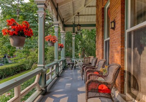Hochelaga Inn