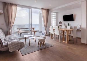 Holiday Apartment “Casa Punta Brava” with Sea View, Mountain View, Wi-Fi, A/C & Terrace; Parking Available