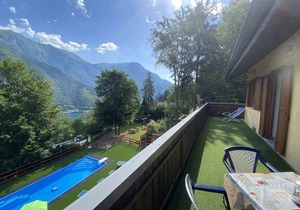 Holiday apartment with pool and on the first floor