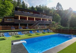 Holiday apartment with pool and on the first floor