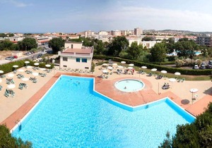 Holiday apartment with air conditioning and pool