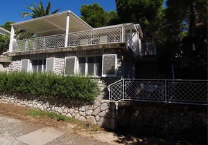 Holiday apartment With sea view 150 m from the beach