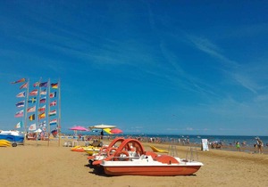 Holiday apartment 150 m from the beach